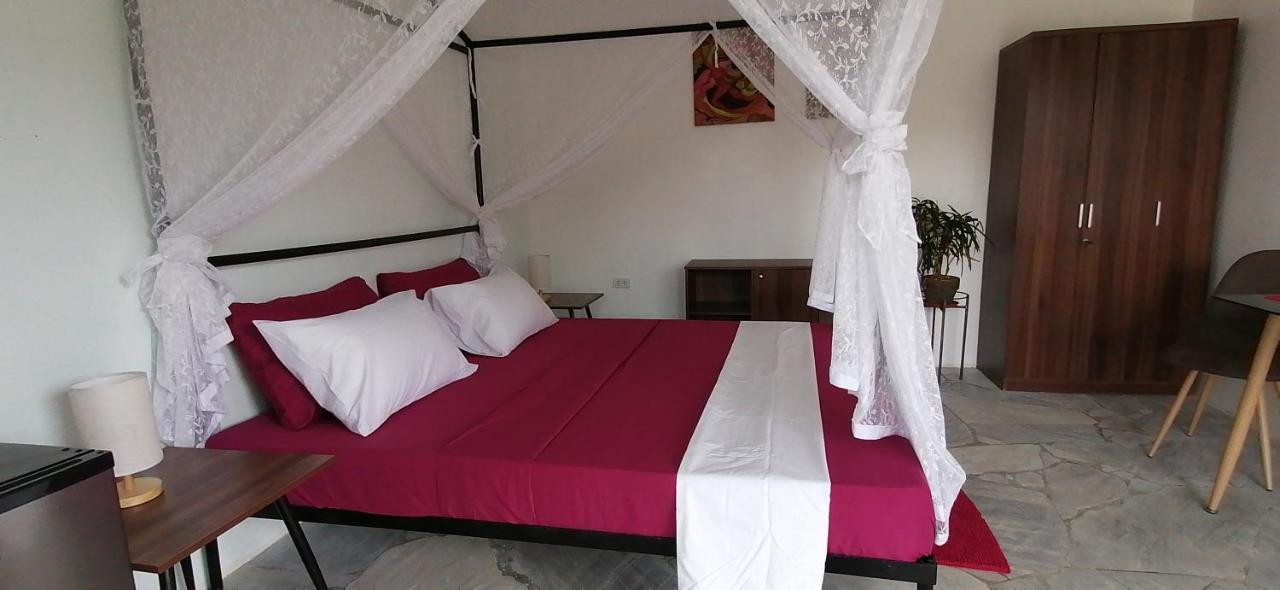 Lonos Circle Private Garden Bed & Breakfast Romblon Ngoại thất bức ảnh