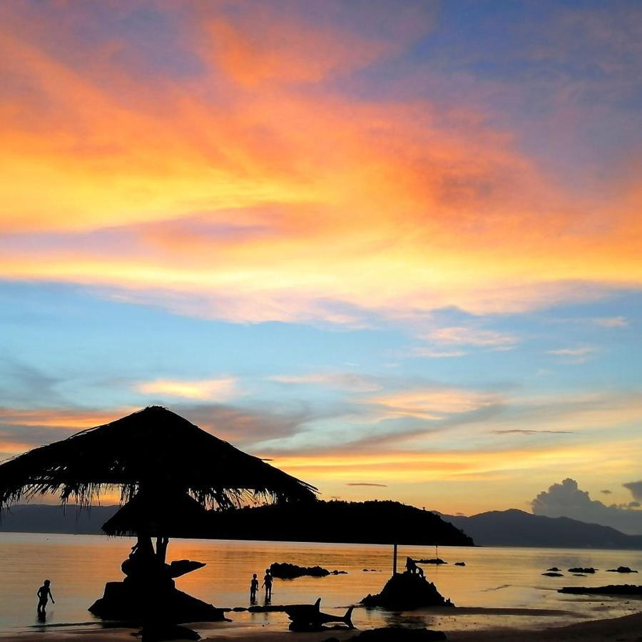 Lonos Circle Private Garden Bed & Breakfast Romblon Ngoại thất bức ảnh